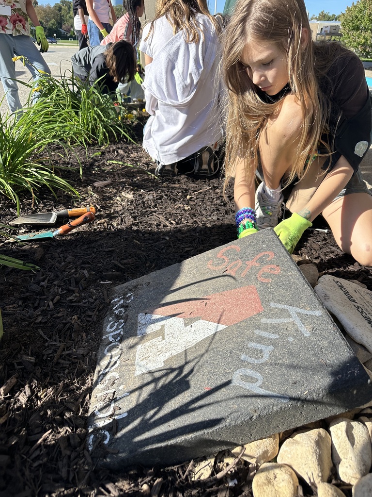 Image of students in the Going Green Club