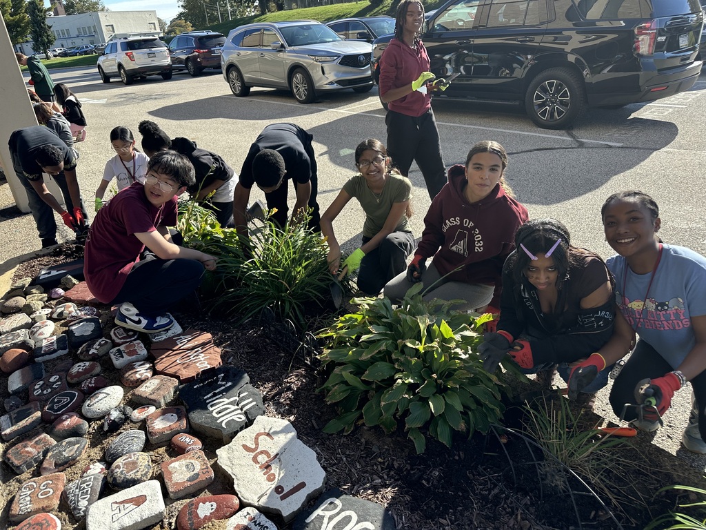 Image of students in the Going Green Club