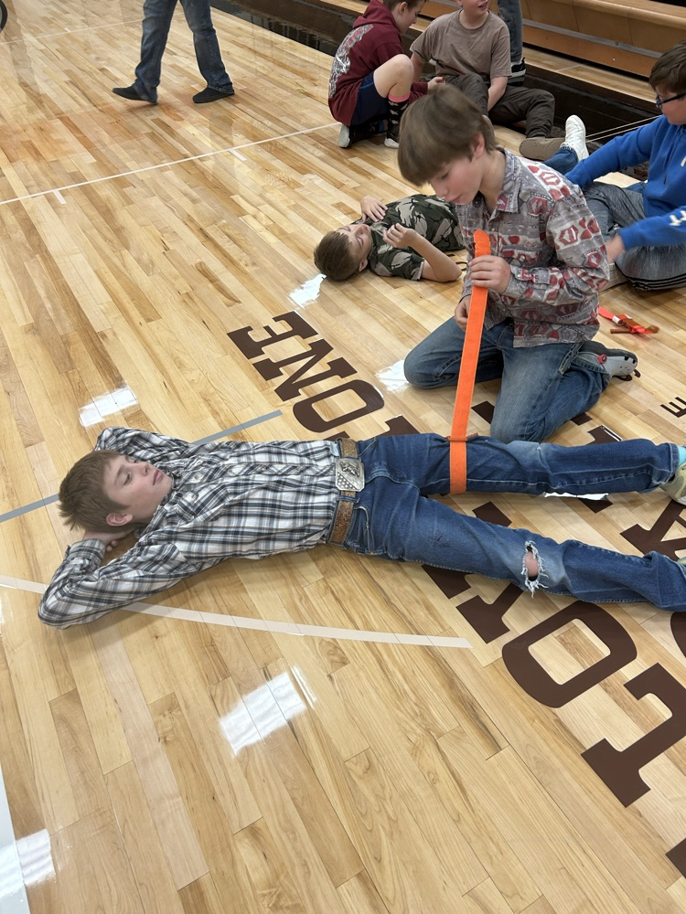 student placing tourniquet 
