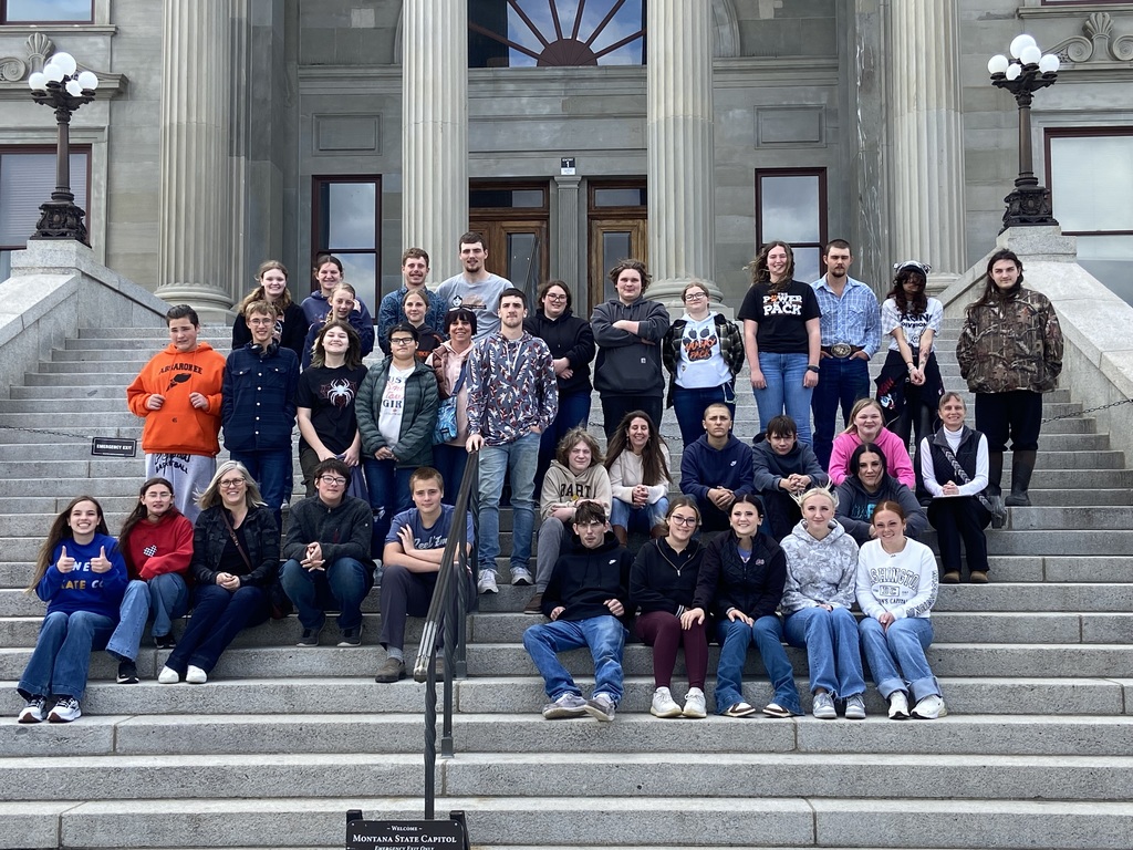 Picture of 8th and 12th grade on Helena capital steps