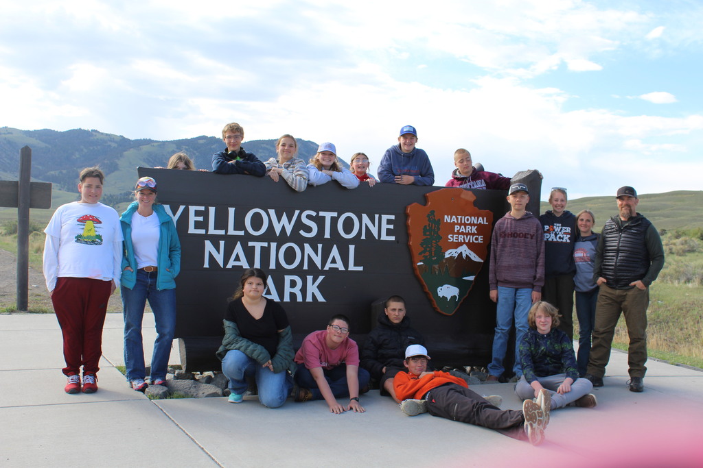 Picture of students at entrance of park