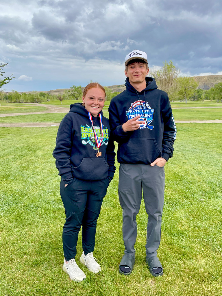 picture of adisyn and dalton at state golf
