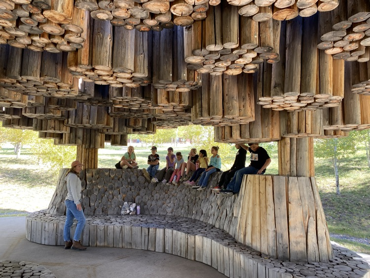 art students and sculptures 