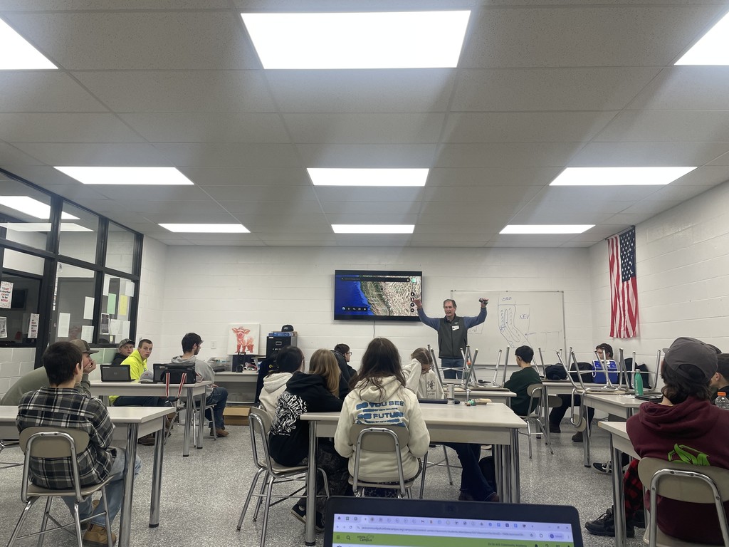 A big thank you to Jeff Phillips from Channel Seed for visiting with our students and sharing his experiences in the agriculture industry. We appreciate you taking the time to invest in their learning!