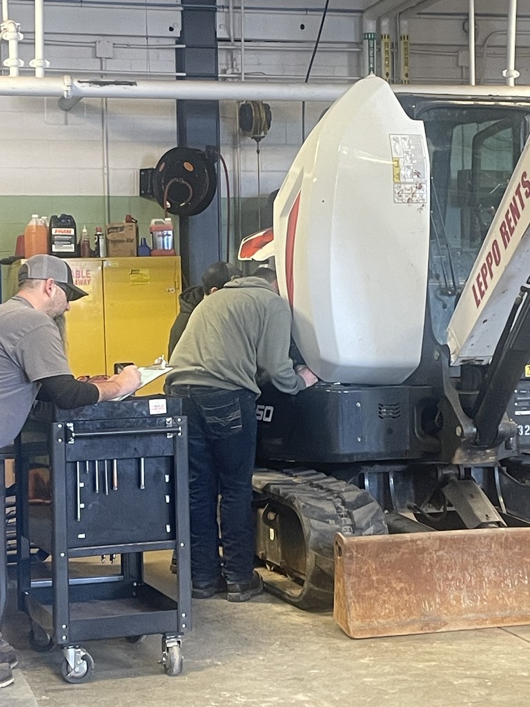 Our Ag Power Diagnosis team recently competed in the District 3 FFA Contest, putting their skills to the test in a hands-on, real-world setting. A big thank you to the Wayne County Career Center for hosting the event and providing valuable learning opportunities for our FFA members.