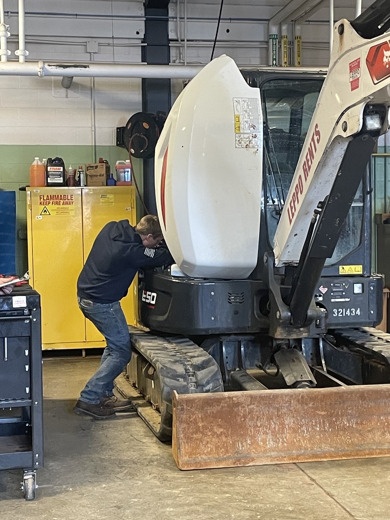 Our Ag Power Diagnosis team recently competed in the District 3 FFA Contest, putting their skills to the test in a hands-on, real-world setting. A big thank you to the Wayne County Career Center for hosting the event and providing valuable learning opportunities for our FFA members.