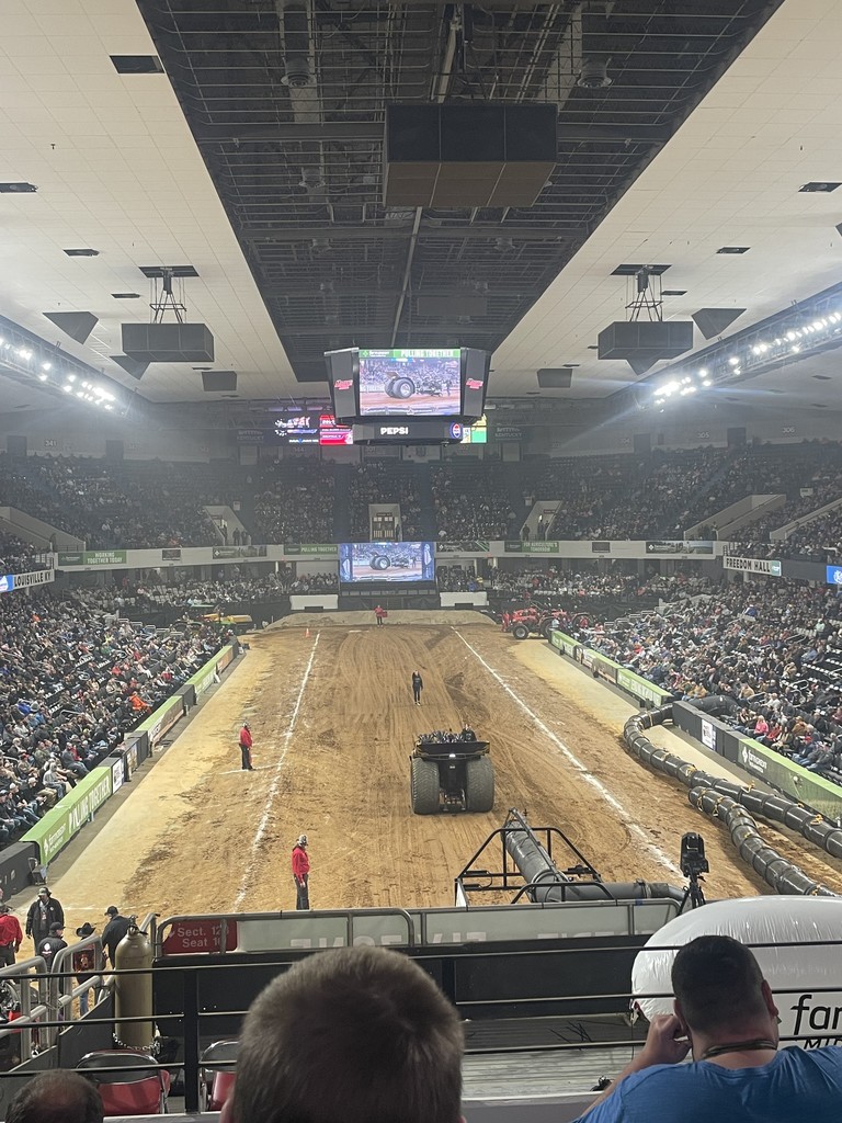 Our FFA members had an incredible trip to the National Farm Machinery Show in Louisville, KY! Students toured Churchill Downs to learn about horse racingβs role in Kentucky agriculture, caught thrilling tractor pulls, and explored top agricultural companies.