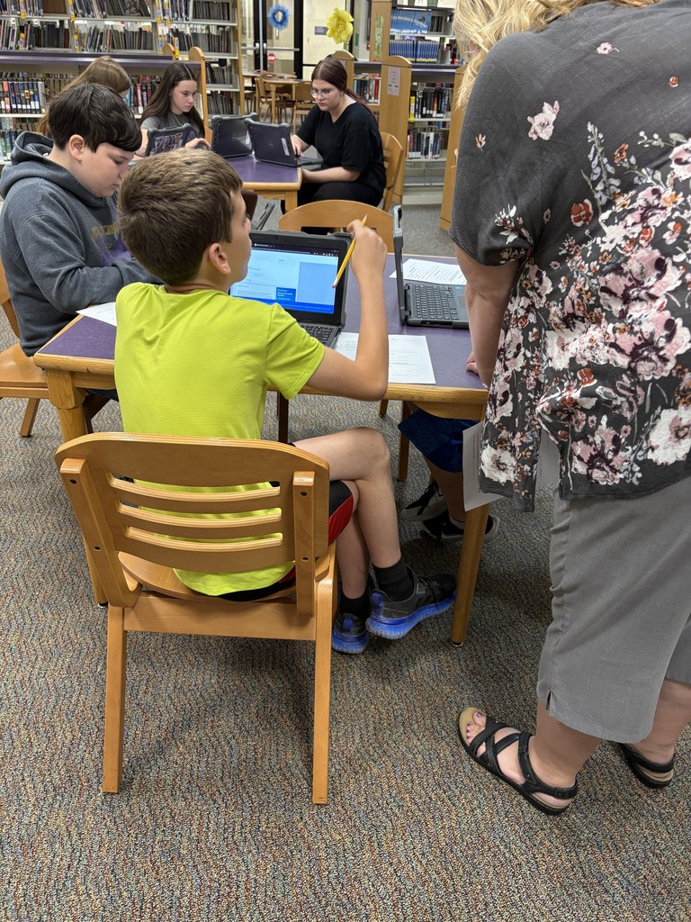 7TH GRADE STUDENT LEARNING IN THE LIBRARY