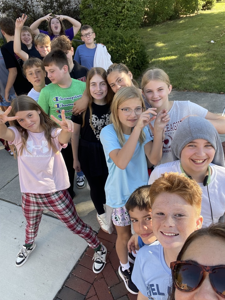 6th grade ELA students heading into the Ada Public Library 