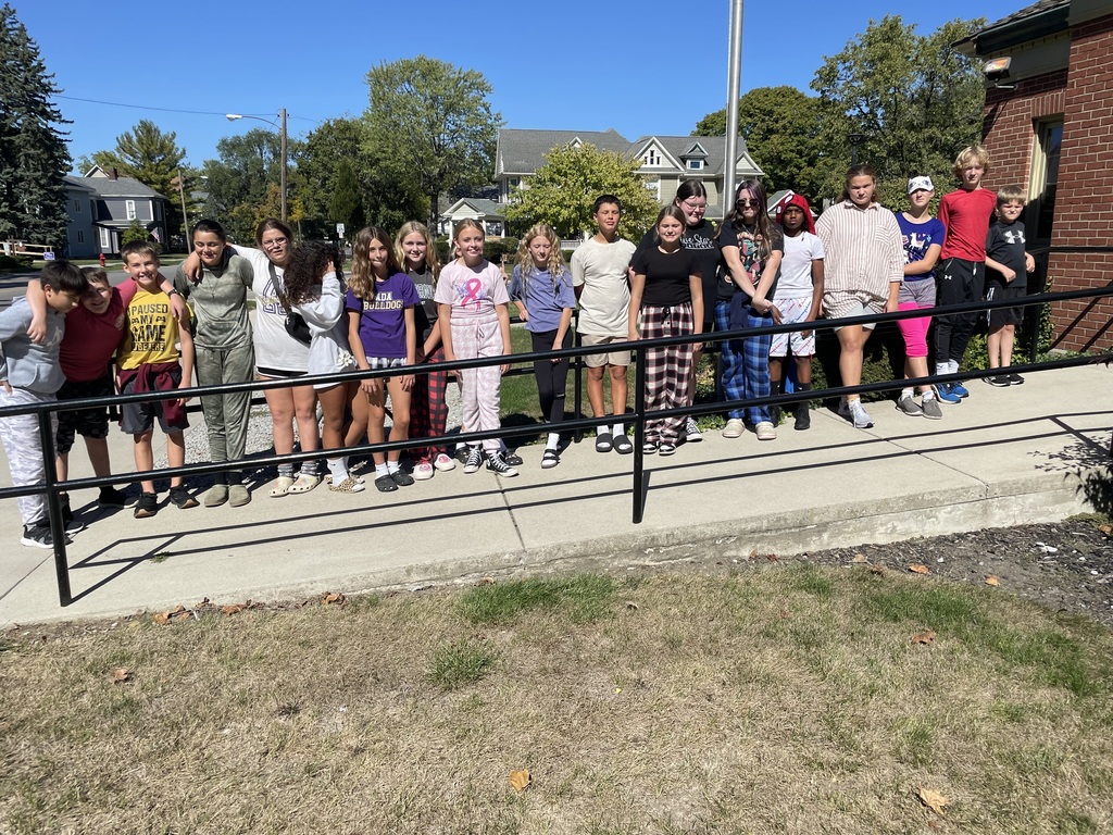 6th grade ELA students heading into the Ada Public Library  