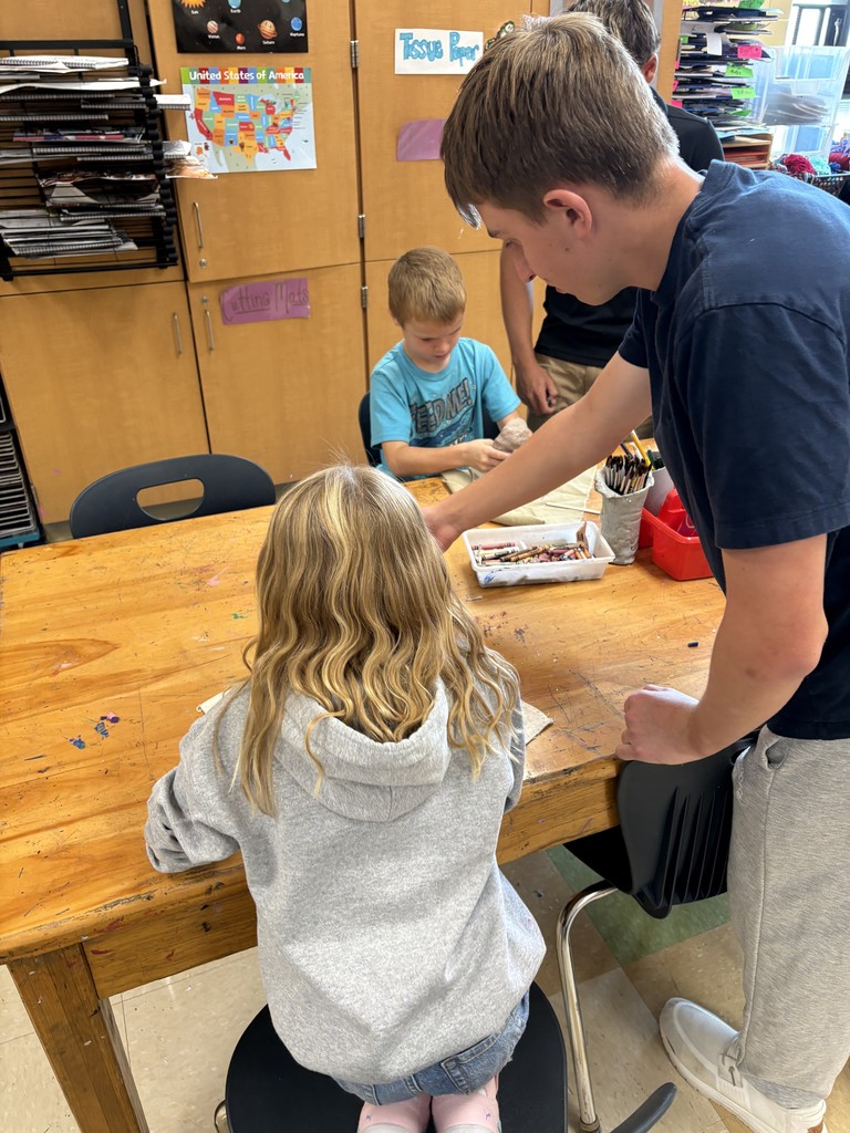 Mrs. Winklejohn’s elementary art classes are diving into clay projects this week, creating unique and fun pieces! To make it even more special, Mr. Wells’ high school students are stopping by to lend a hand and encourage our younger Bulldogs.