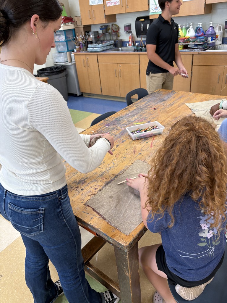 Mrs. Winklejohn’s elementary art classes are diving into clay projects this week, creating unique and fun pieces! To make it even more special, Mr. Wells’ high school students are stopping by to lend a hand and encourage our younger Bulldogs.