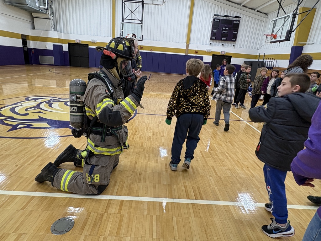 Ada Fire Dept visits students 