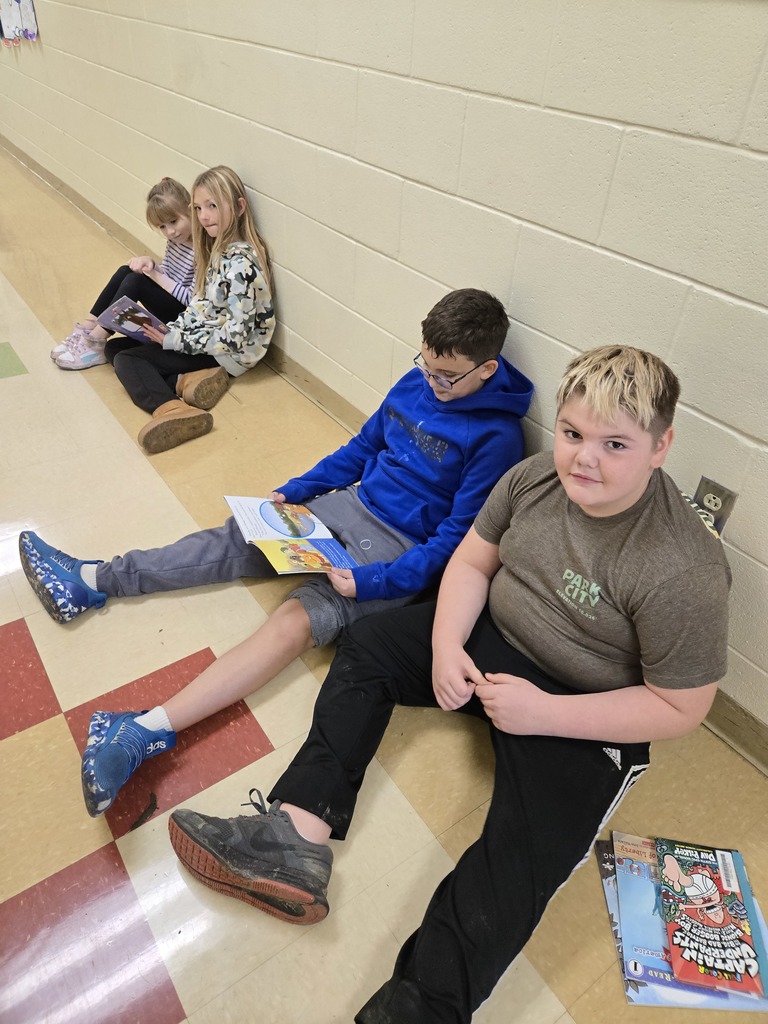 5th grader reading to 2nd grader