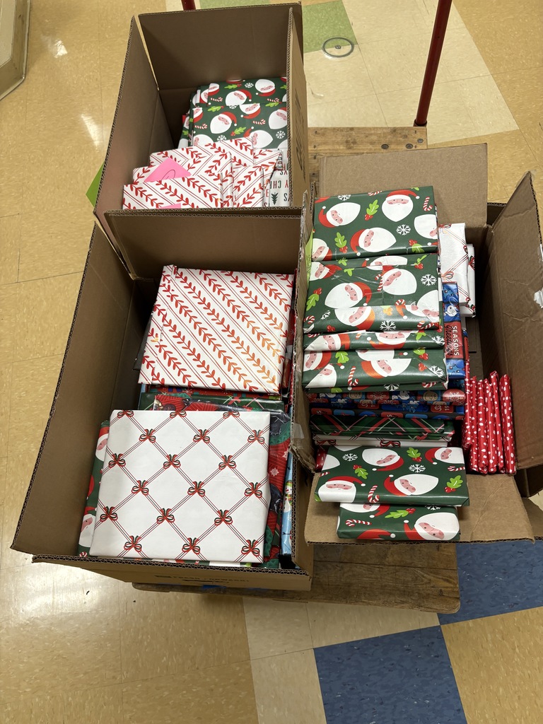 FFA Officers handing our christmas gifts to kindergarteners 