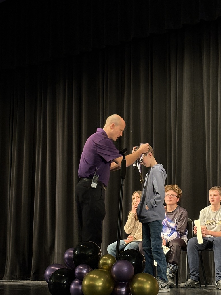 spelling bee participates 