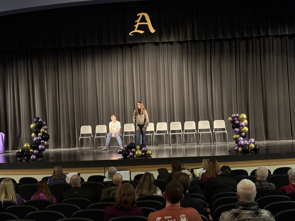spelling bee participates 