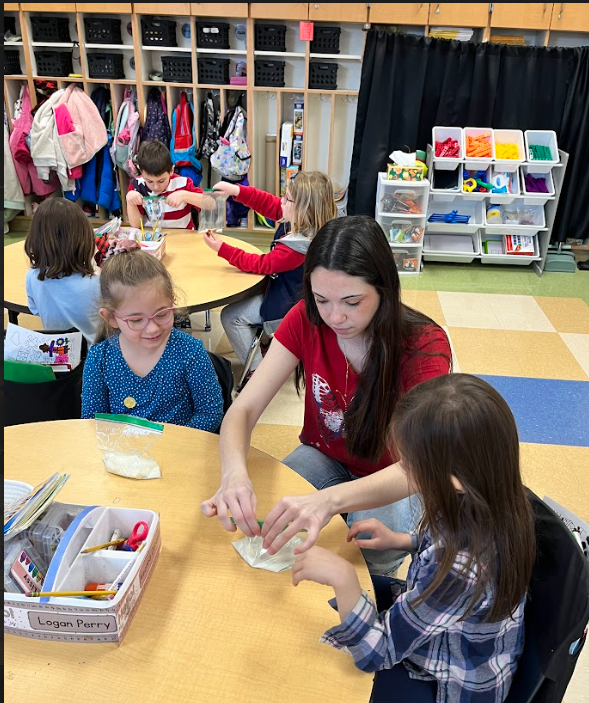 FFA students teaching kindergartners about cows and making ice cream