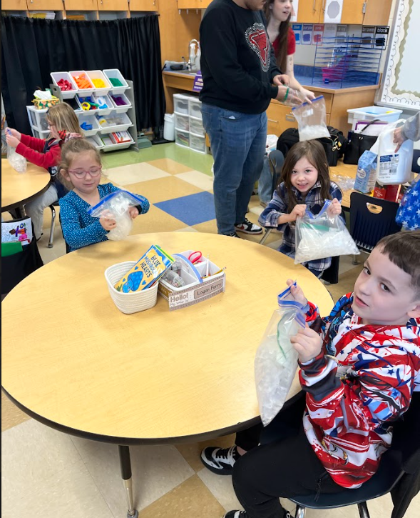 FFA students teaching kindergartners about cows and making ice cream