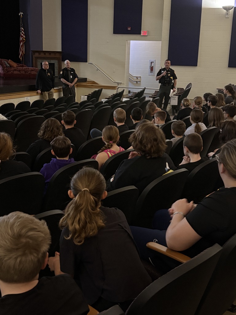 Officer Carl speaking to 5th graders