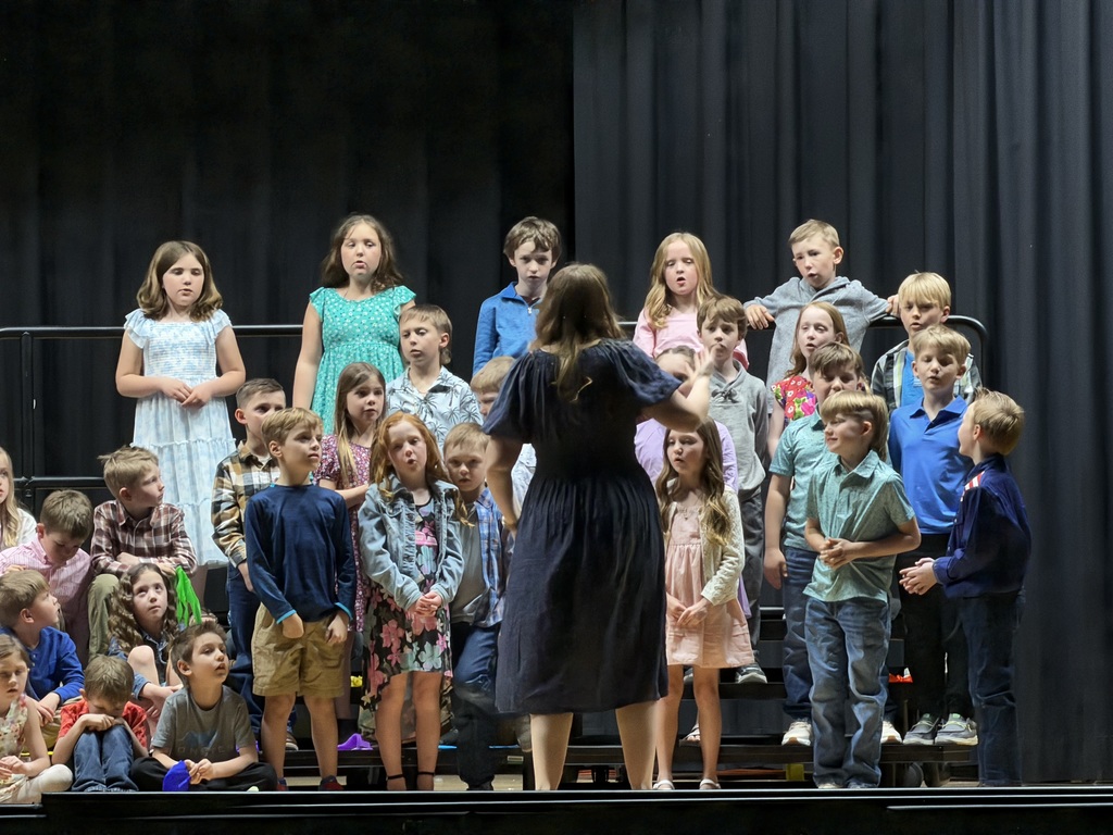 2nd grades singing
