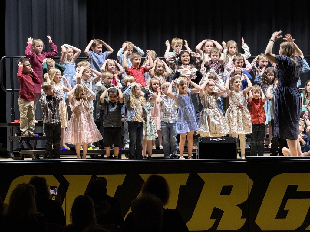 Kindergarten & 1st graders singing