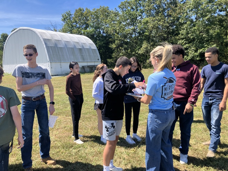 Students working in groups for the AFNR scavenger hunt