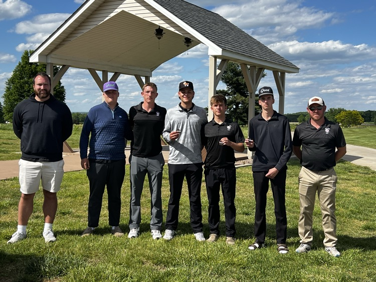 AHS Golf Team and Coaches at District Tournament 