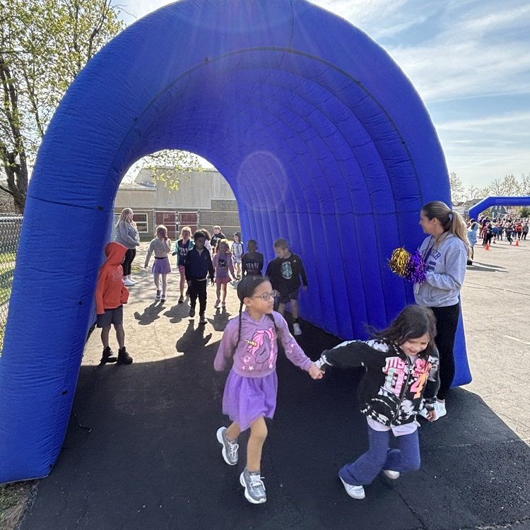 First grade brought the FUN to our Fun Run! ๐๐โโ๏ธ๐ The excitement was contagious and the energy was HIGH! โก๐ Thank you to our incredible families for your supportโwe couldnโt have done it without you! ๐