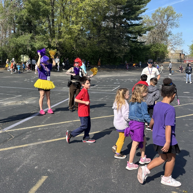 First grade brought the FUN to our Fun Run! ๐๐โโ๏ธ๐ The excitement was contagious and the energy was HIGH! โก๐ Thank you to our incredible families for your supportโwe couldnโt have done it without you! ๐