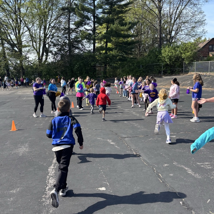 First grade brought the FUN to our Fun Run! ๐๐โโ๏ธ๐ The excitement was contagious and the energy was HIGH! โก๐ Thank you to our incredible families for your supportโwe couldnโt have done it without you! ๐