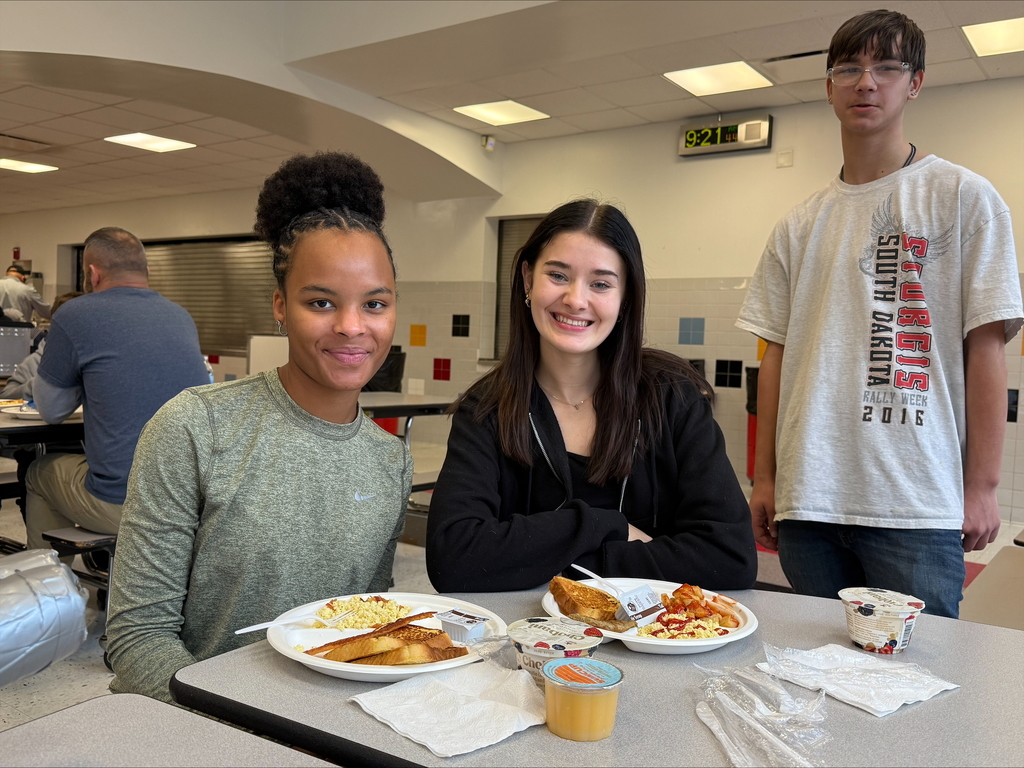 Students with breakfast
