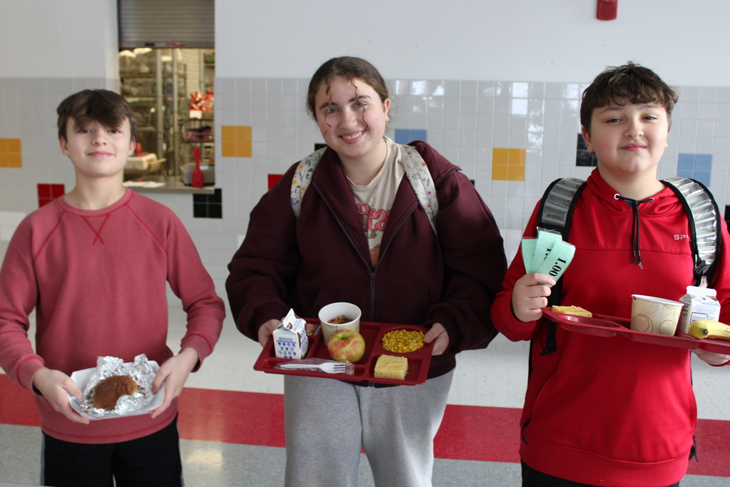 Students with lunches