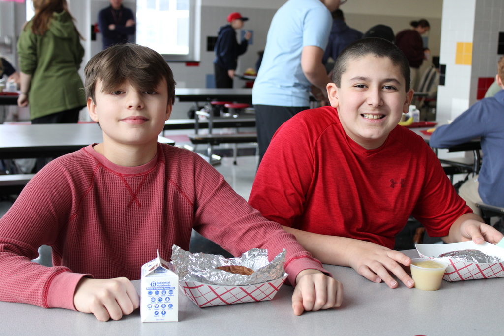 Students with New York Thursday Lunches