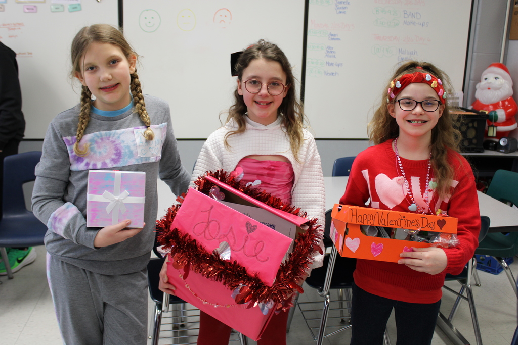 Afton students with valentines boxes