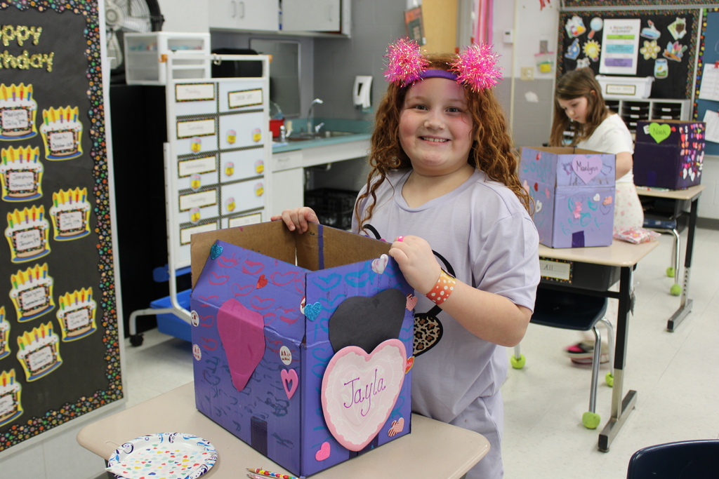 Afton student with box