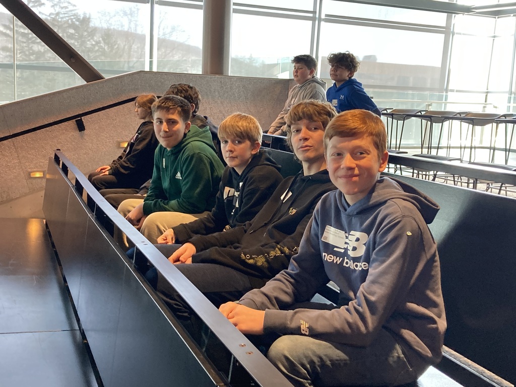 Students ready to watch presentation