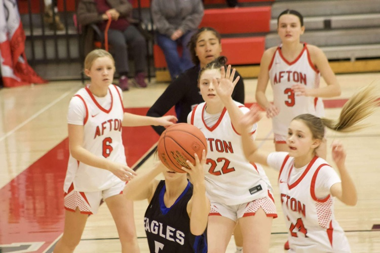 eagles player taking a shot