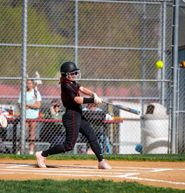 softball player in action