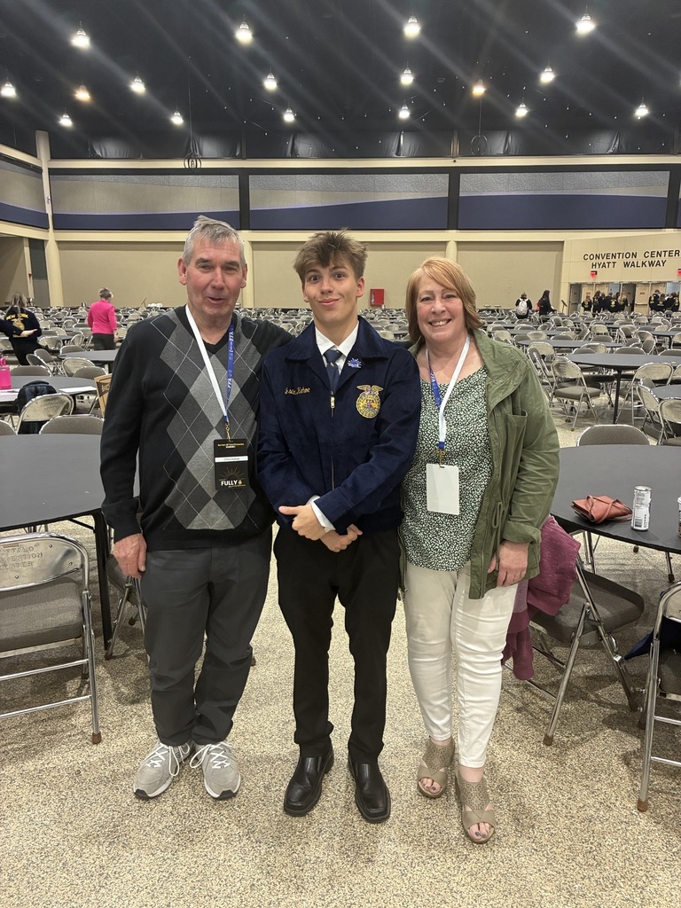 FFA student smiling with family 