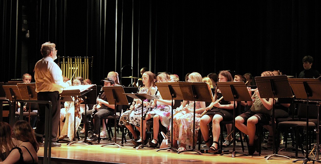 Elementary band playing together