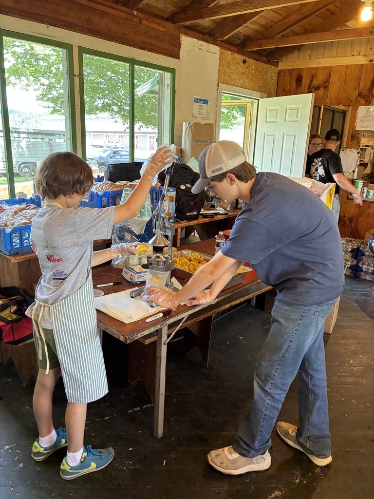 FFA students working together