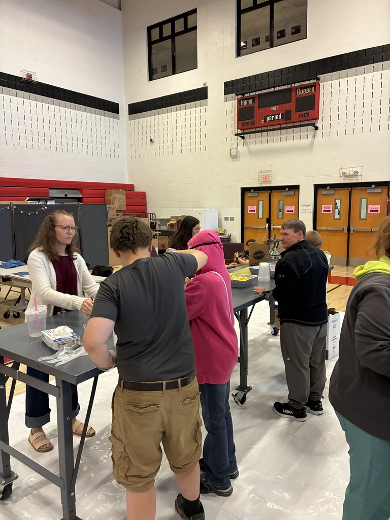 FFA students working together with teachers