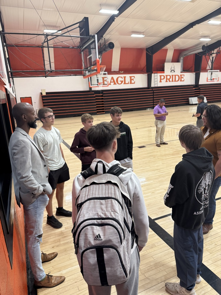 A group of 10th graders chatting it up with TeeJay & Garrett