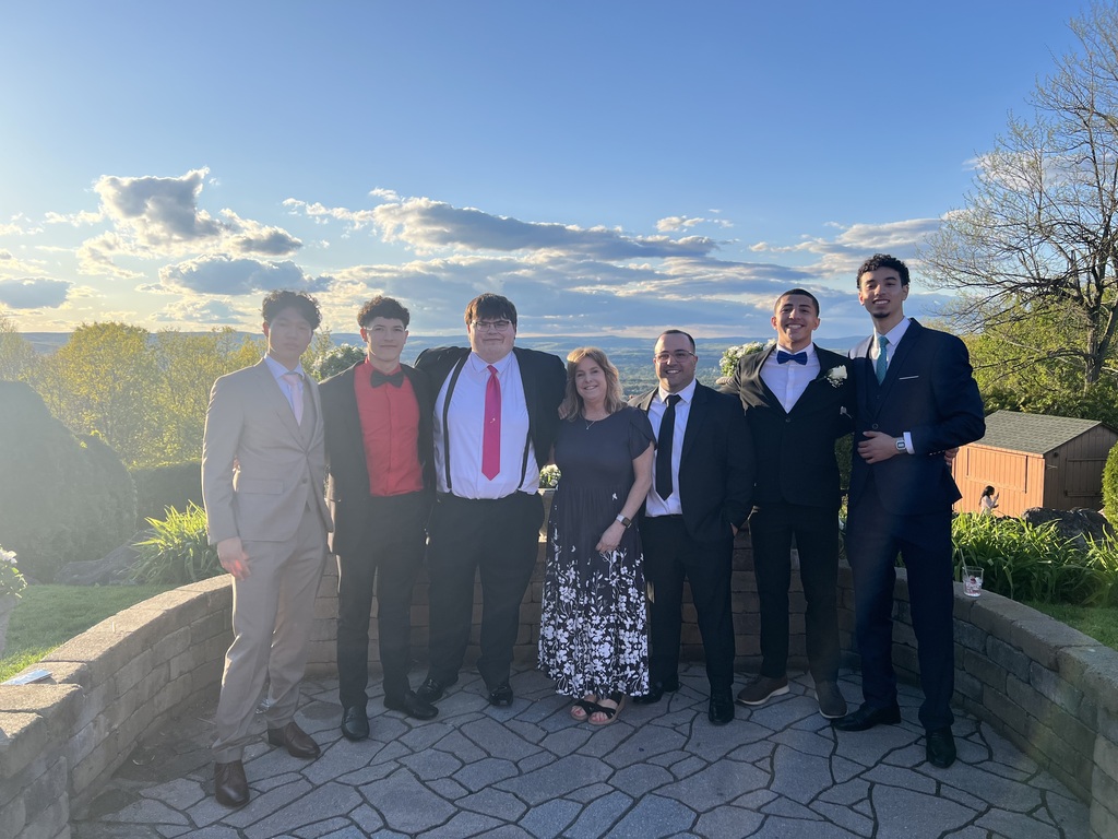 Senior class officers and advisors of class of 2026 at prom 