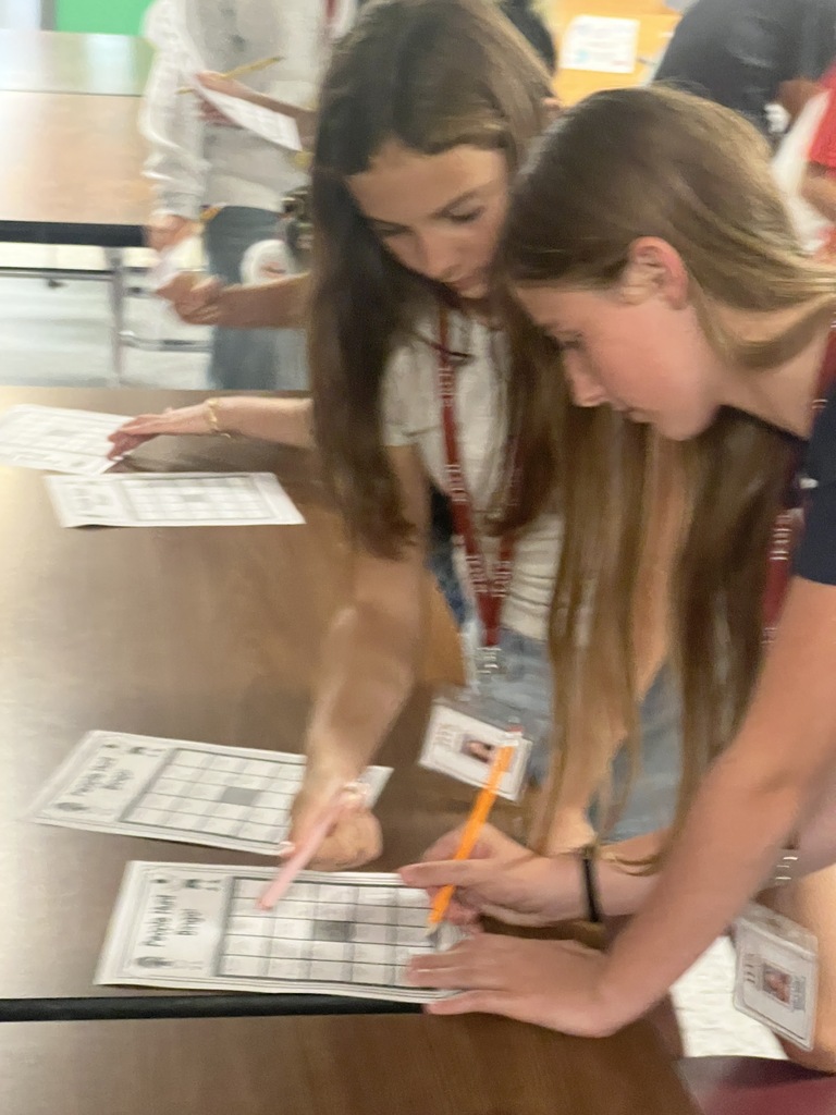 2 students working together