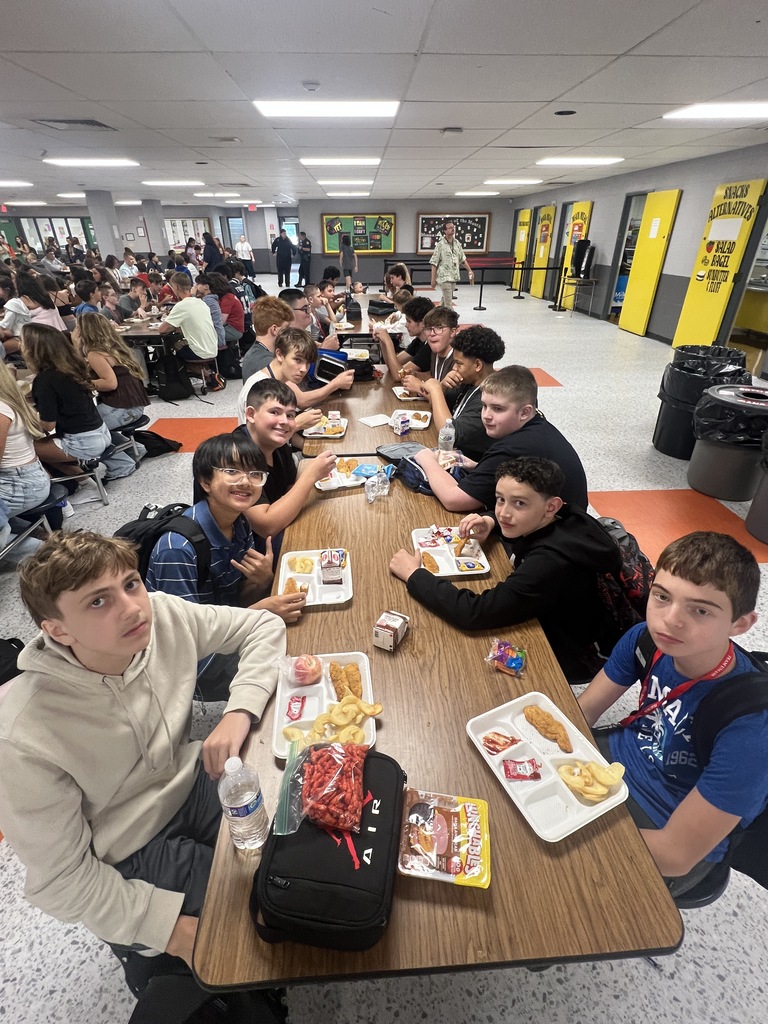 students eating lunch
