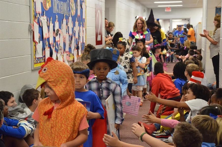 Redcliffe Students Learn the 'Thrill' of Reading