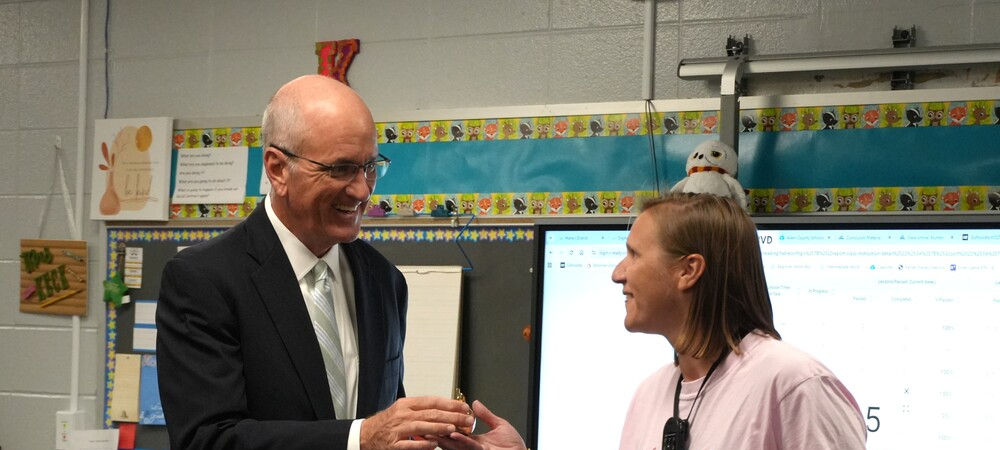 Kari Keck receives Golden Apple Award.