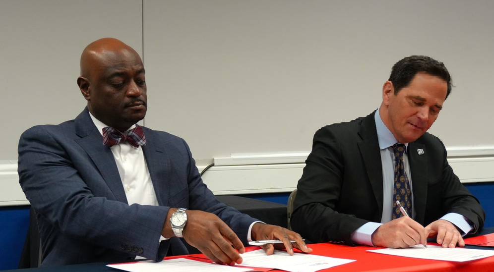 Dr. Corey Murphy and Dr. Daniel Heimmermann sign MOU.